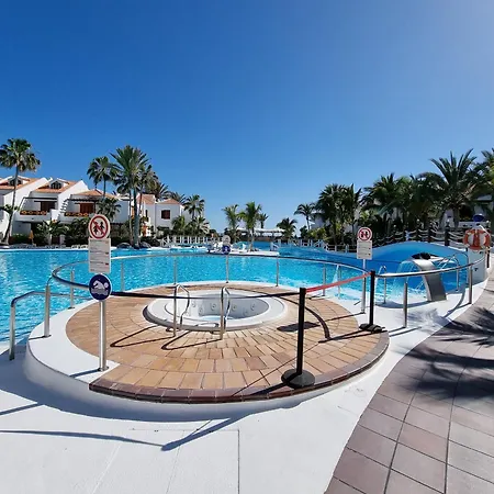 شقة Beachfront No 3 With Fantastic Sea-view, Heated Pool, Close To The Sea *