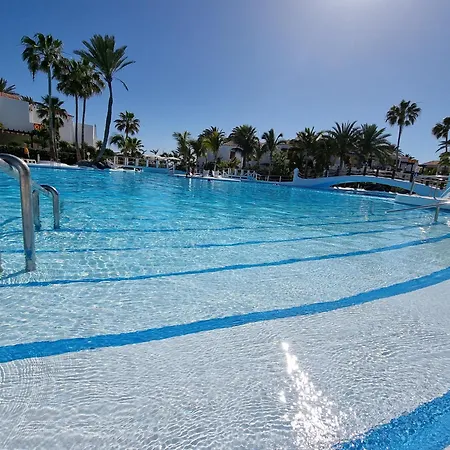 Beachfront No 3 With Fantastic Sea-view, Heated Pool, Close To The Sea شقة