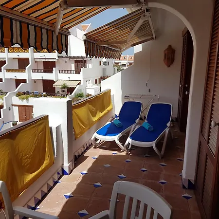 شقة Beachfront No 3 With Fantastic Sea-view, Heated Pool, Close To The Sea