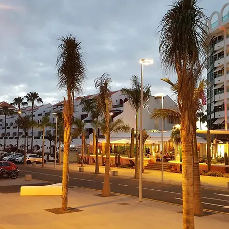 شقة Beachfront No 3 With Fantastic Sea-view, Heated Pool, Close To The Sea