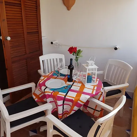 شقة Beachfront No 3 With Fantastic Sea-view, Heated Pool, Close To The Sea