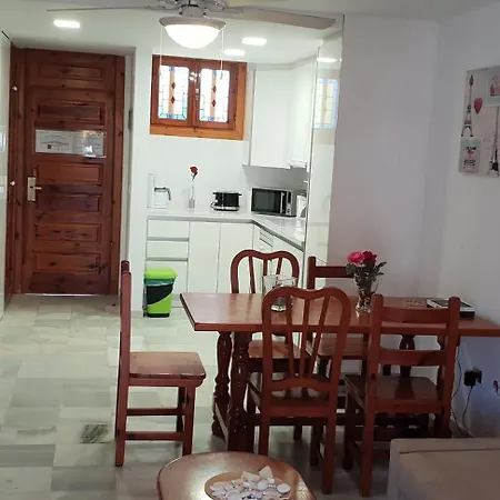 شقة Beachfront No 3 With Fantastic Sea-view, Heated Pool, Close To The Sea *