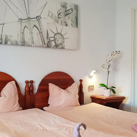 Beachfront No 3 With Fantastic Sea-view, Heated Pool, Close To The Sea شقة *