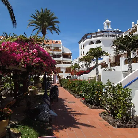 شقة Beachfront No 3 With Fantastic Sea-view, Heated Pool, Close To The Sea