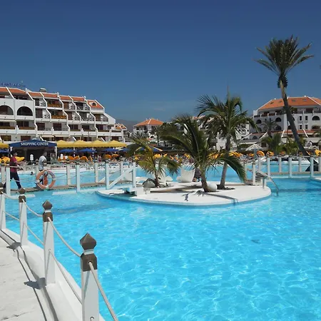 Beachfront No 3 With Fantastic Sea-view, Heated Pool, Close To The Sea شقة