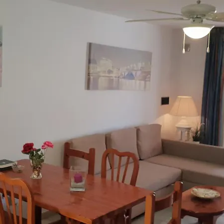 شقة Beachfront No 3 With Fantastic Sea-view, Heated Pool, Close To The Sea